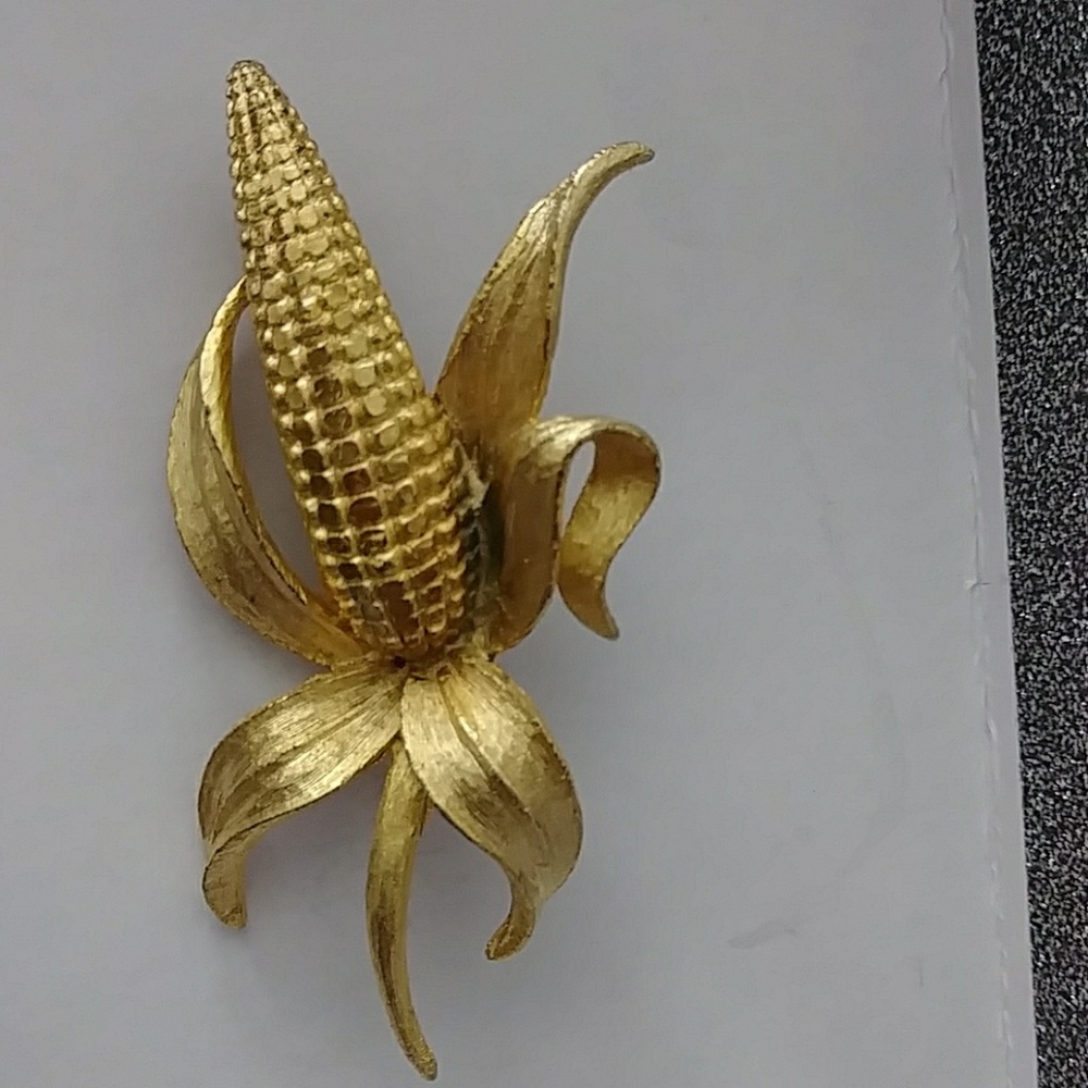 Vintage Marselle Gold Tone Brooch